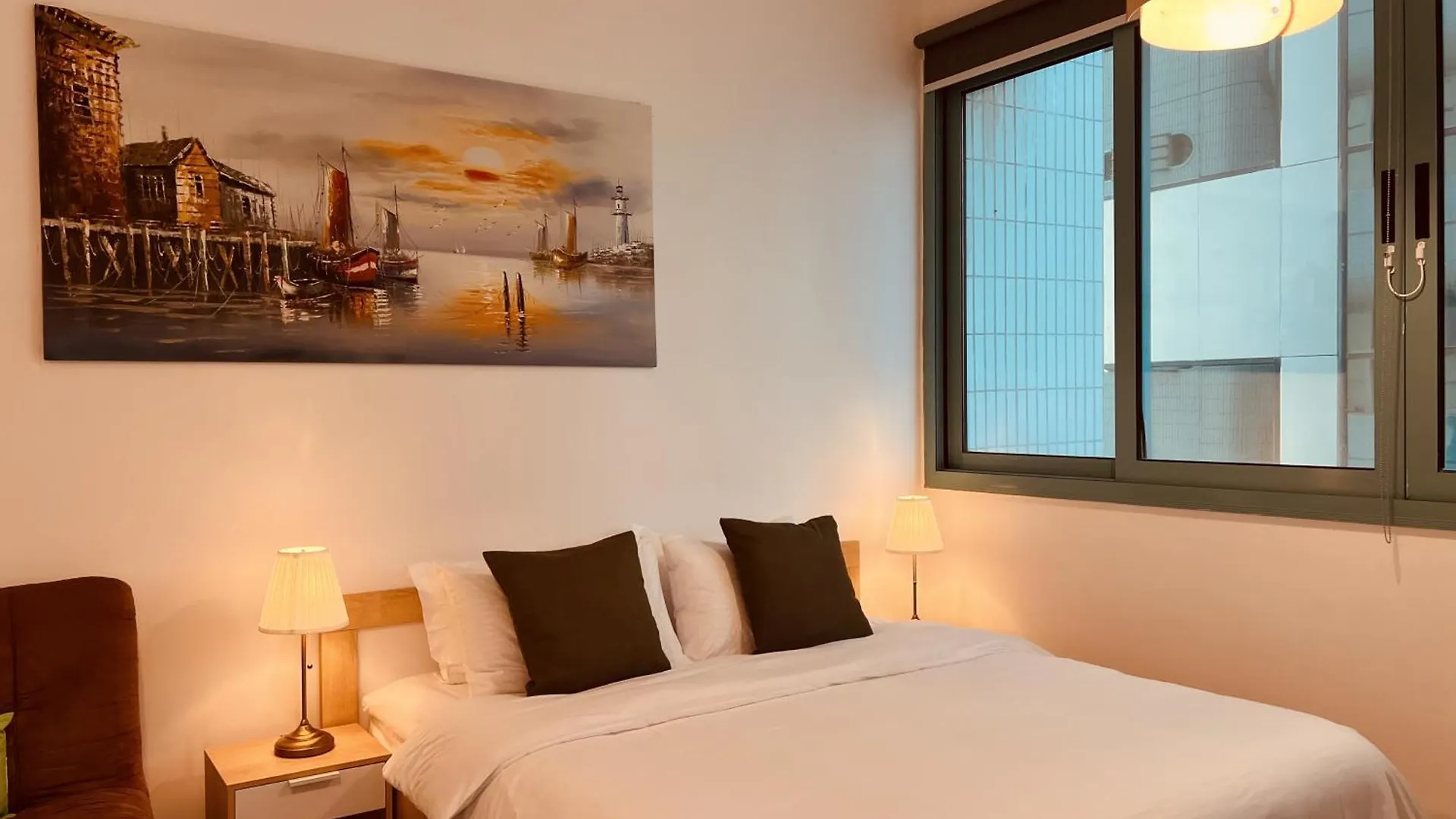 منزل للإقامة One Guest Place Master Bedroom Near The Beach أبو ظبي
