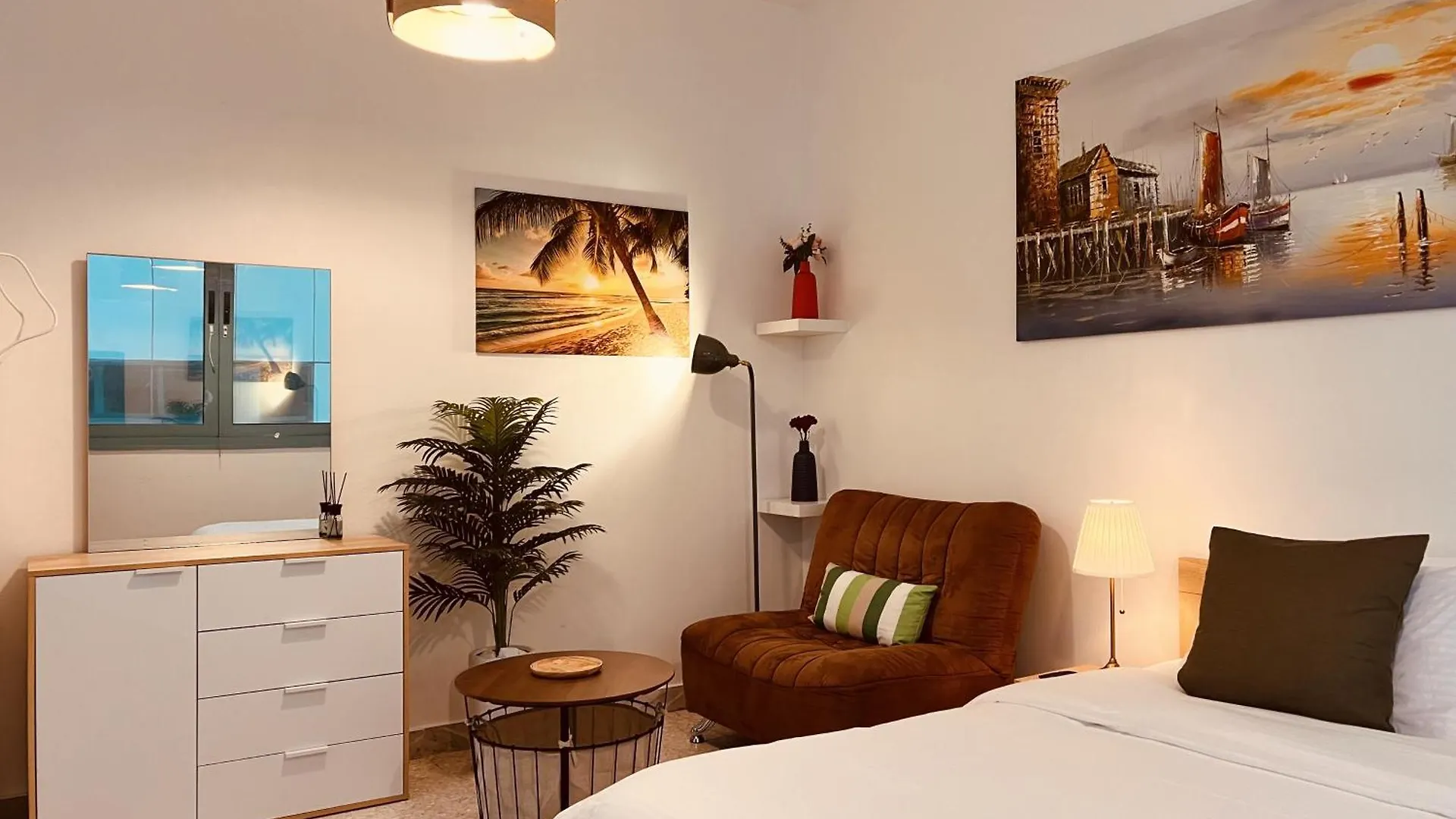 One Guest Place Master Bedroom Near The Beach أبو ظبي